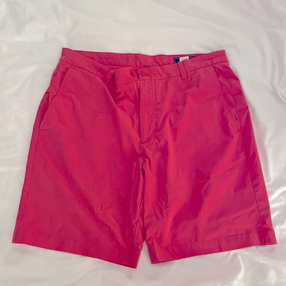 Mens performance shorts. Vineyard vines. Size 35 coral